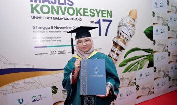 Nurazyyati receives Professor Dato’ Dr. Mashitah Mohd Yusoff Award